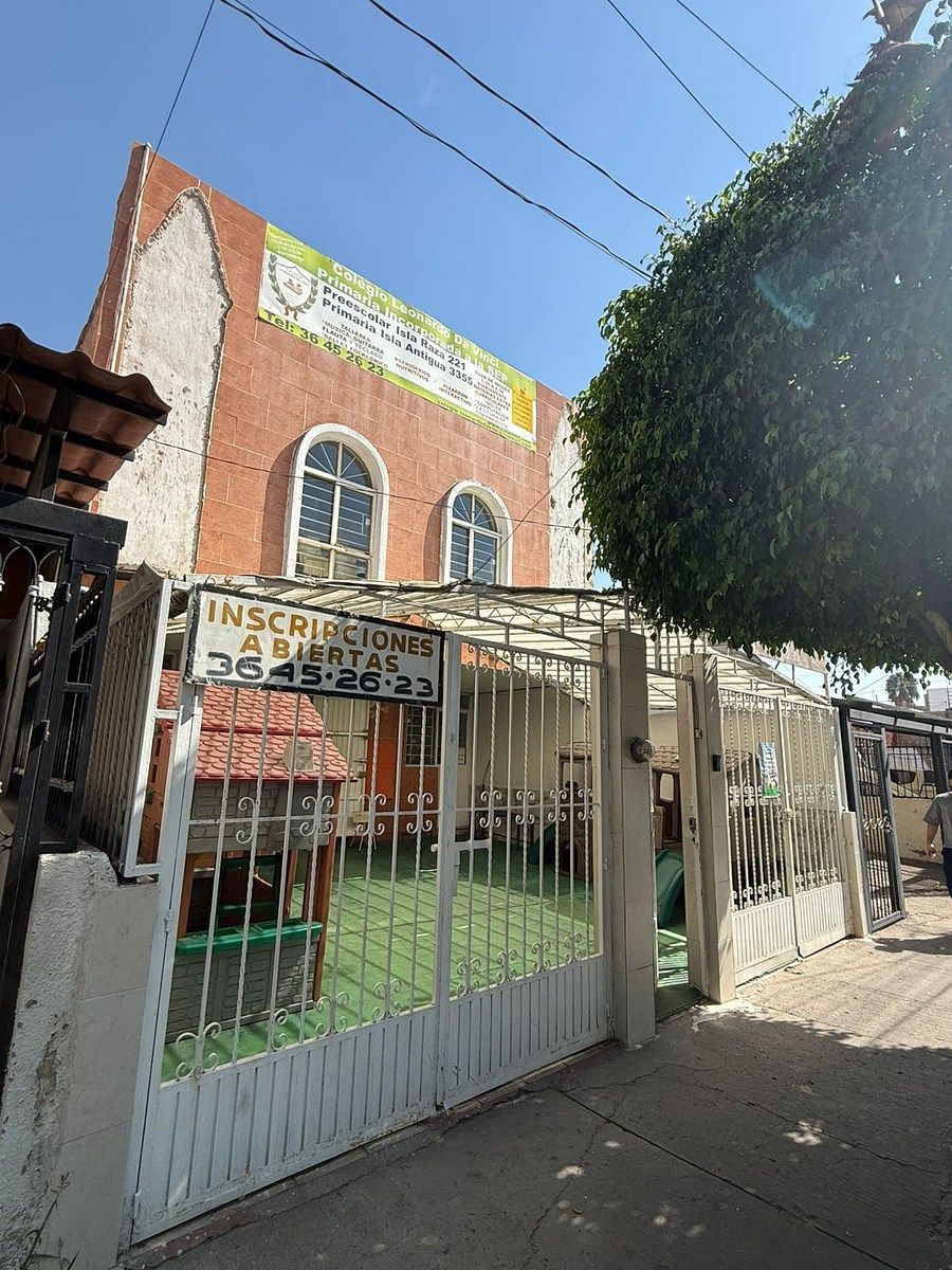 2 de 42: Fachada exterior