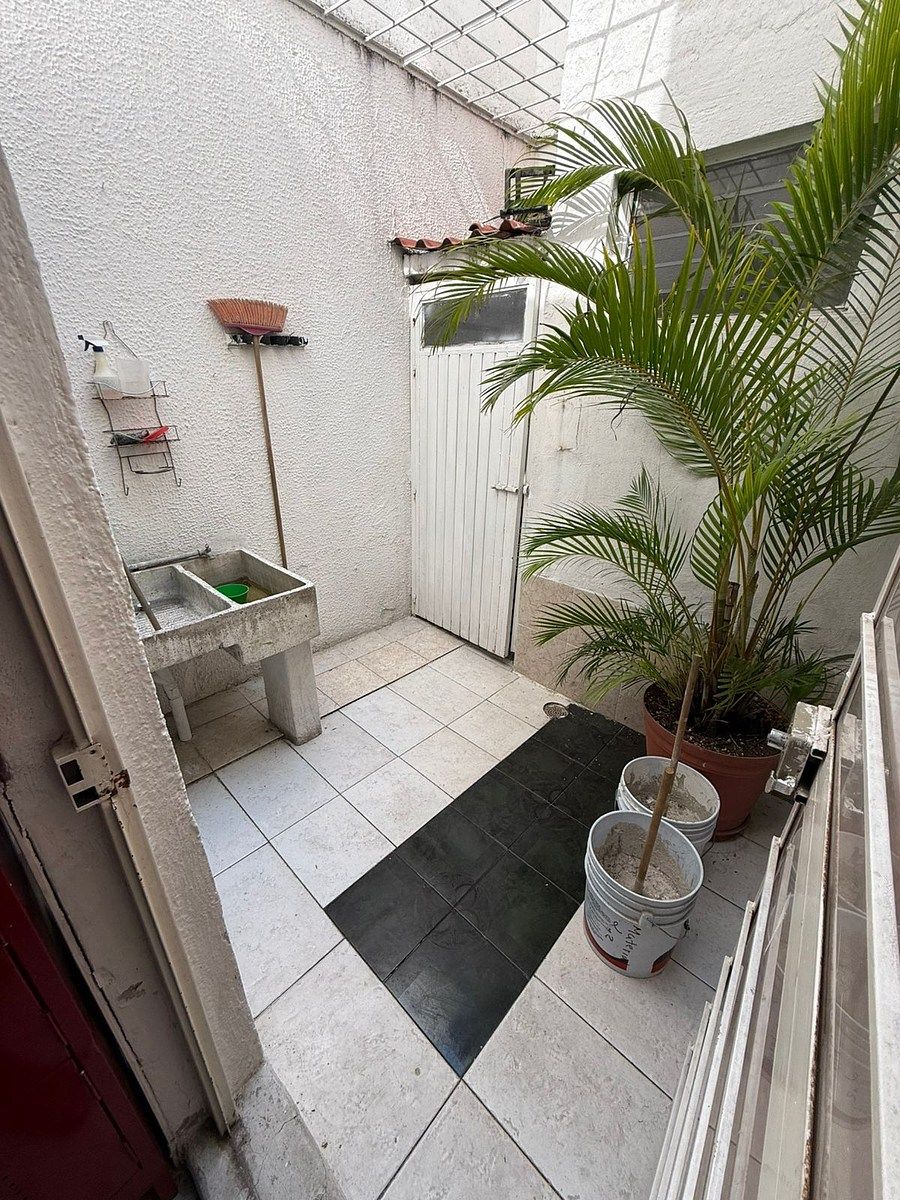 21 de 42: Patio de lavado