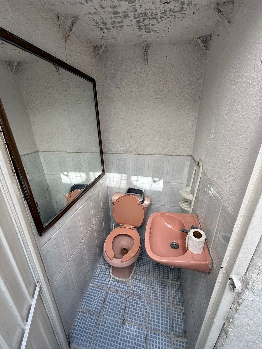 22 de 42: Medio baño en patio de lavado
