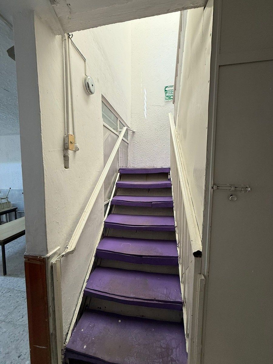 25 de 42: Acceso a segunda planta