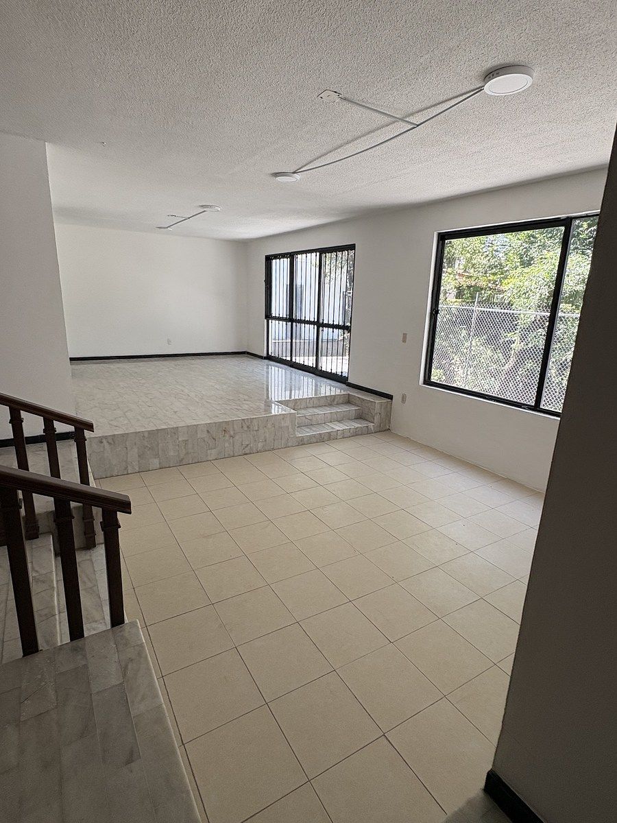 2 de 8: Sala comedor