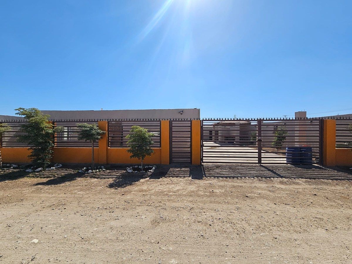 En venta terreno con construcción en QUINTA OASIS (Mexicali, B.C)!.