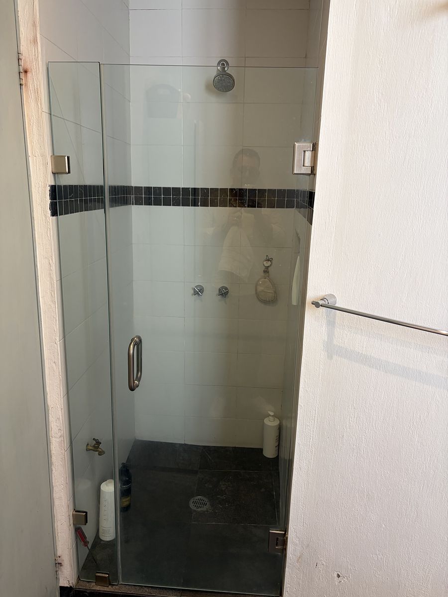 13 de 25: Regadera baño