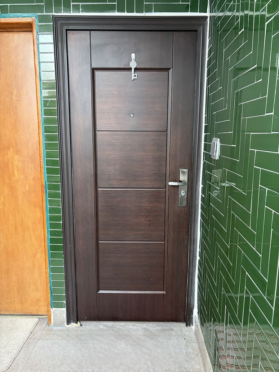 3 de 25: Puerta departamento