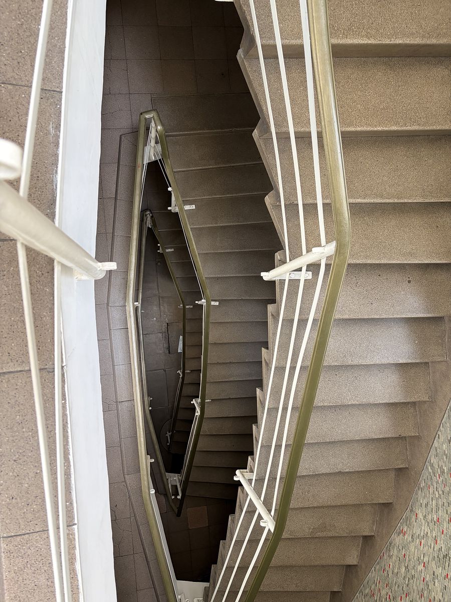 25 de 25: Escaleras edificio