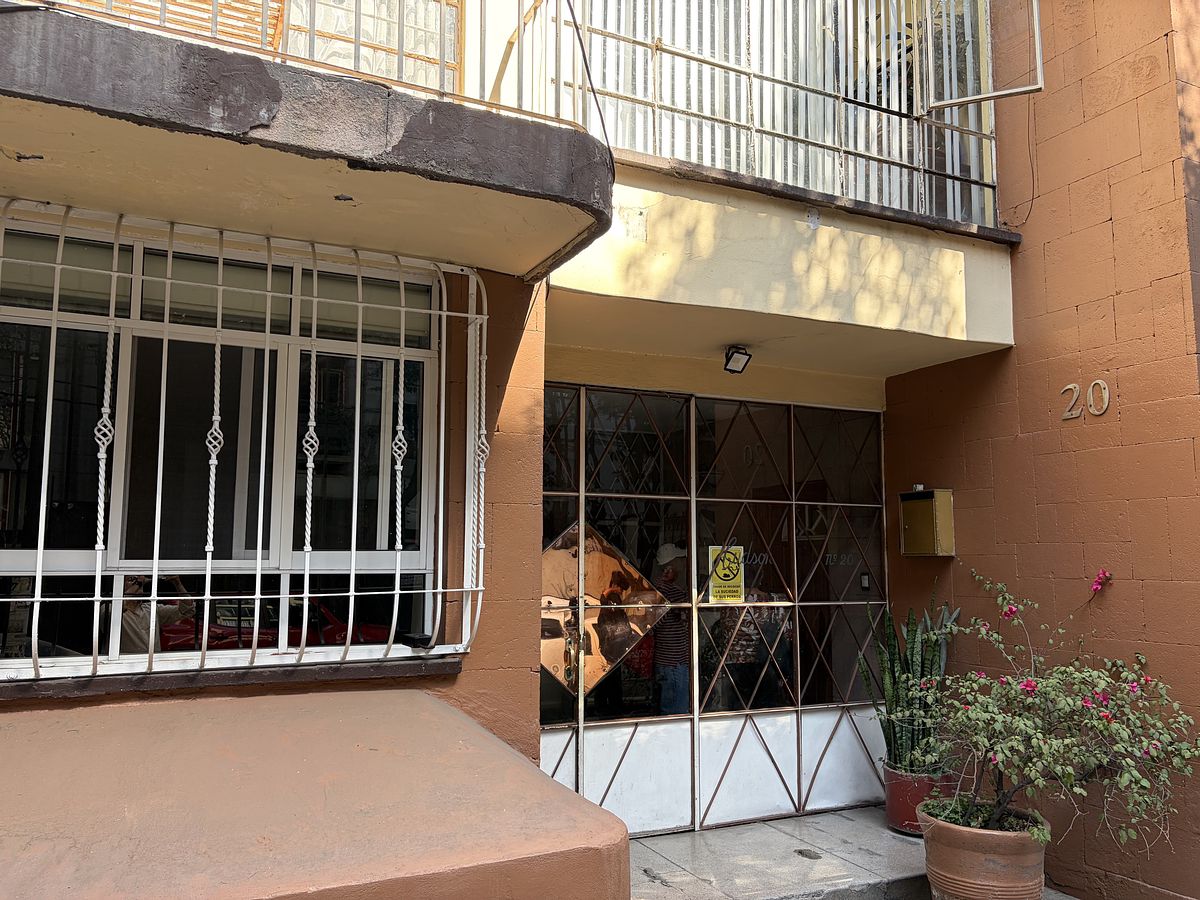 1 de 25: Entrada edificio