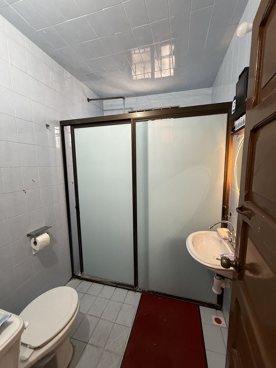 Baño completo compartido, foto 8 de 16