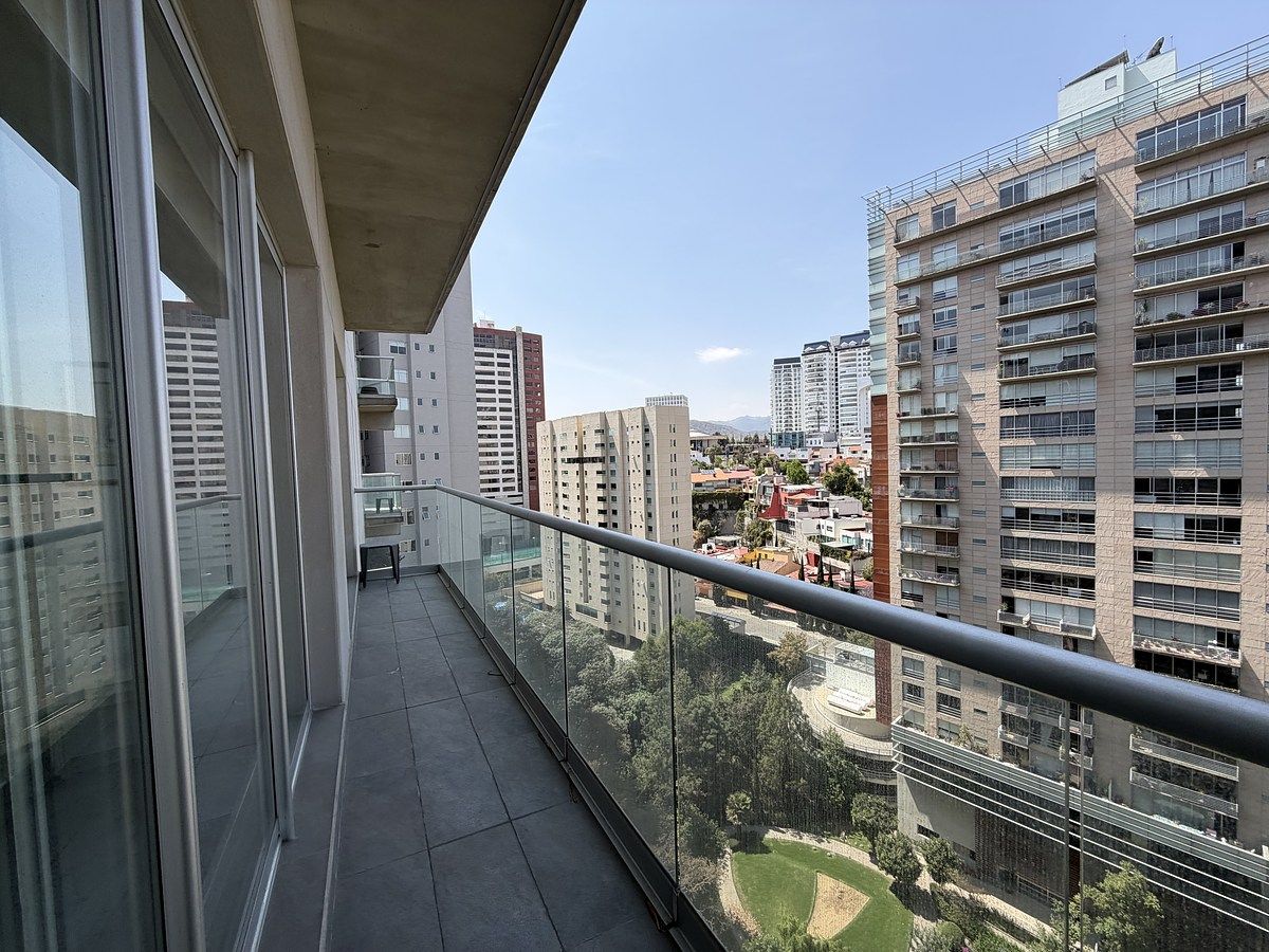 2 of 23: Balcón de la estancia