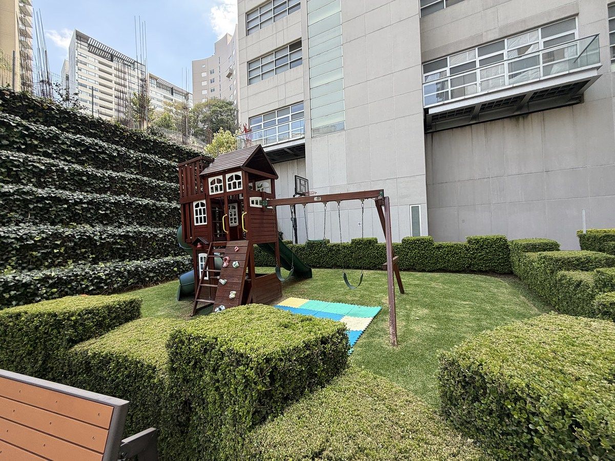 19 of 23: Juegos infantiles