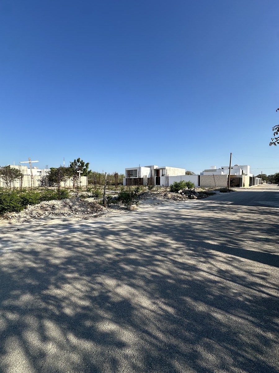 1 de 9: Calle del terreno