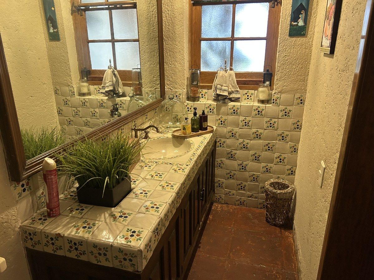 7 of 32: Baño visitas