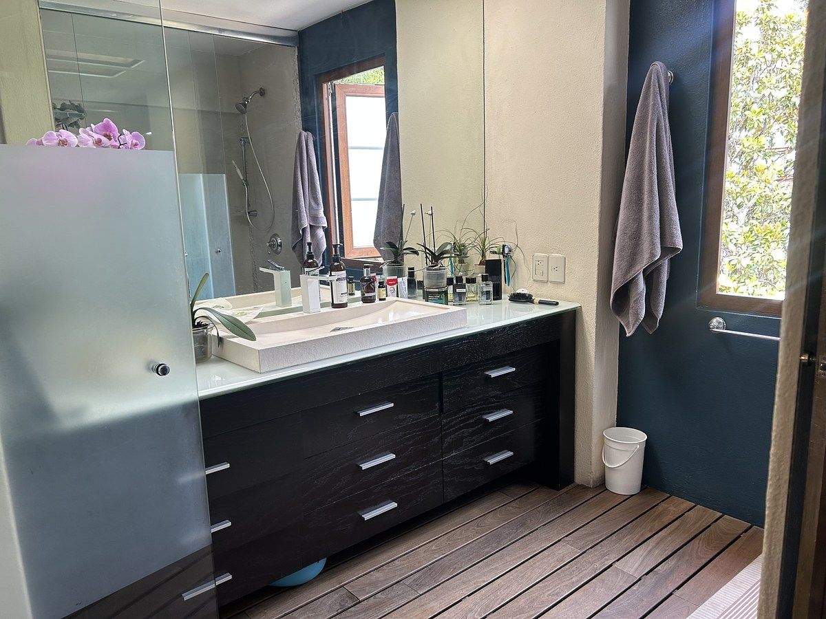 28 of 32: Baño orincipal