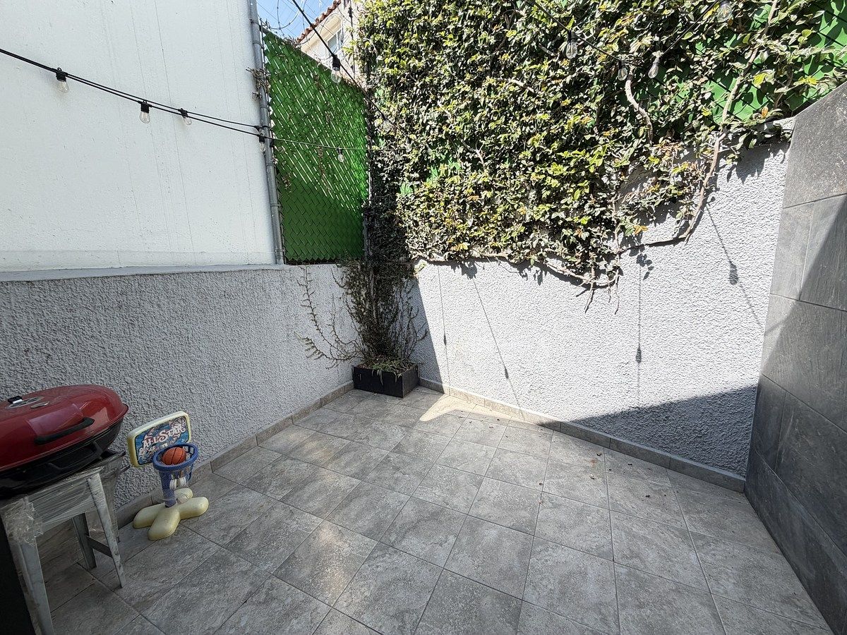 10 of 22: Patio interior