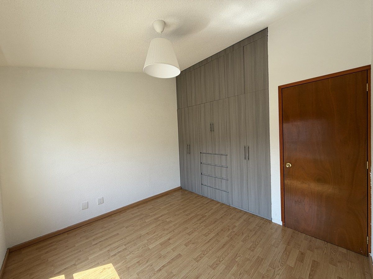 13 of 22: Recámara principal