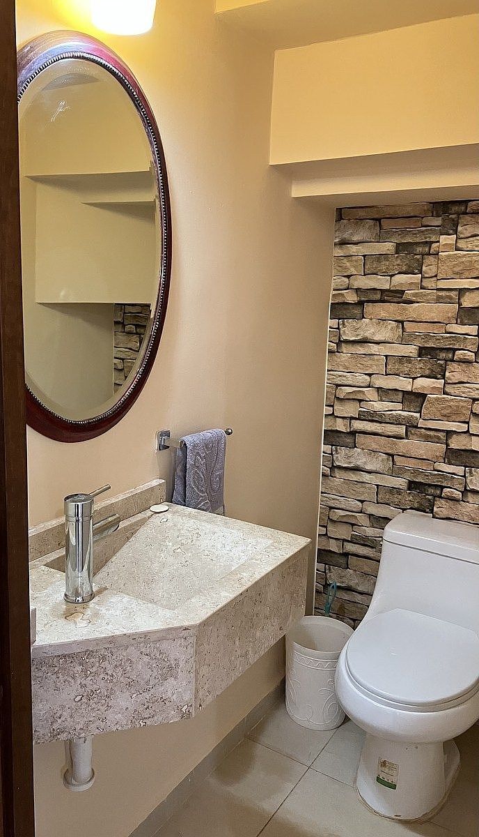 10 de 16: Baño de visitas