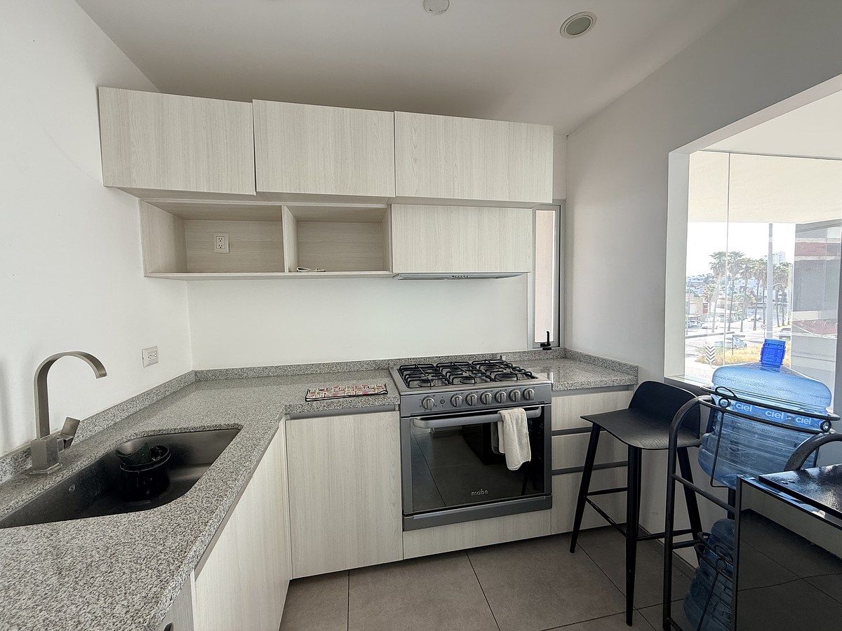 26 de 31: Cocineta de salón de usos múltiples