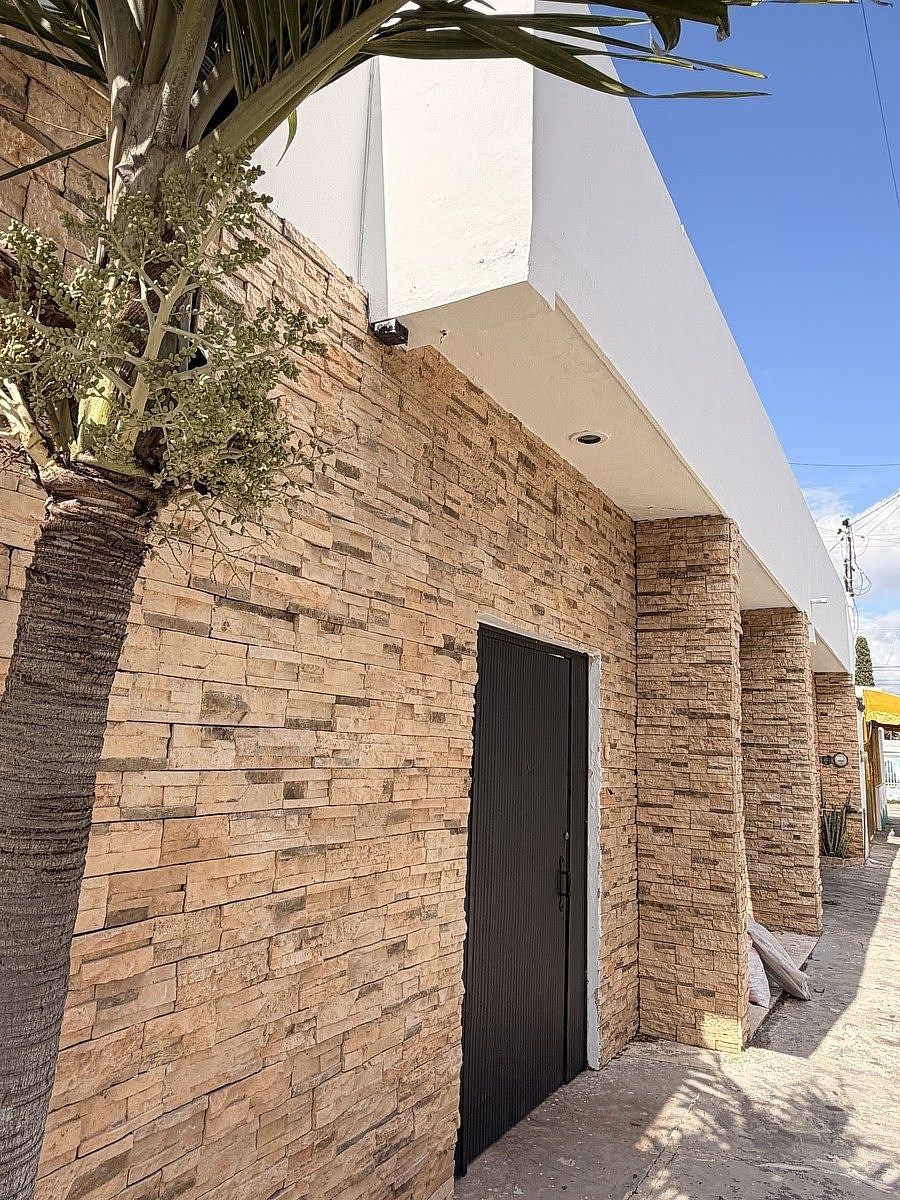 Casa com 5 apartamentos e 3 escritórios à venda no fracionamento La Florida., foto 1 de 21