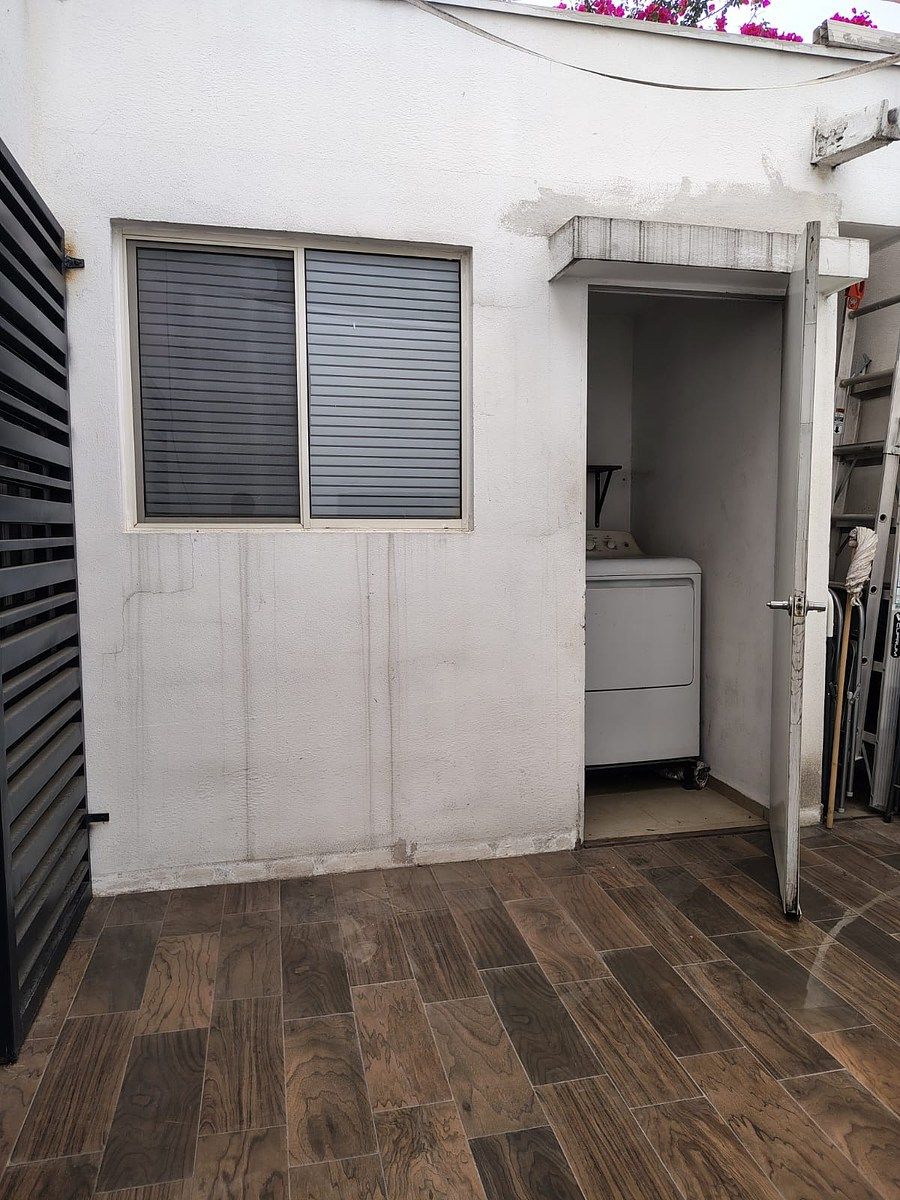 17 of 19: lavandera exterior.