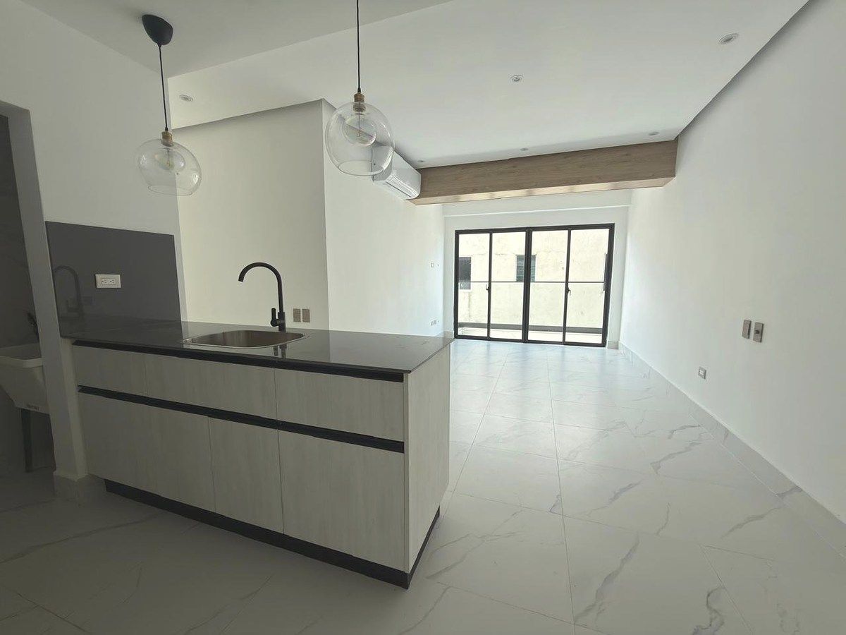 1 de 8: Desayunador, sala y comedor