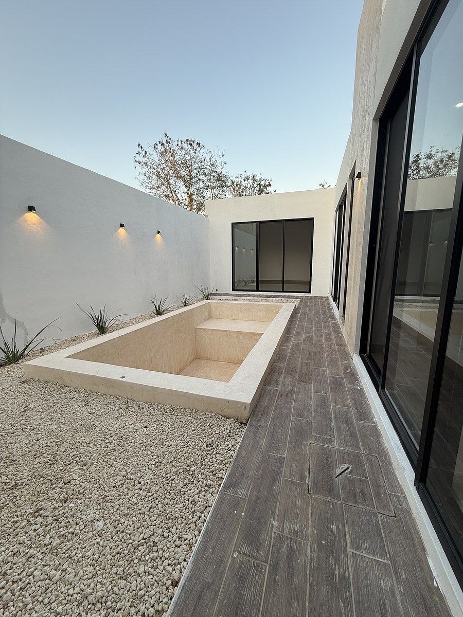 19 de 20: Patio y piscina