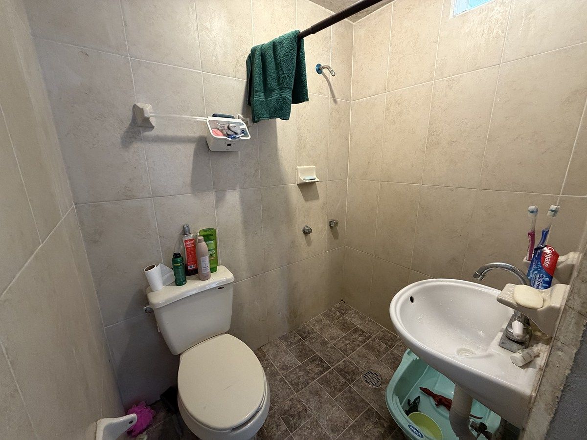 10 de 16: Baño completo (Planta Alta)