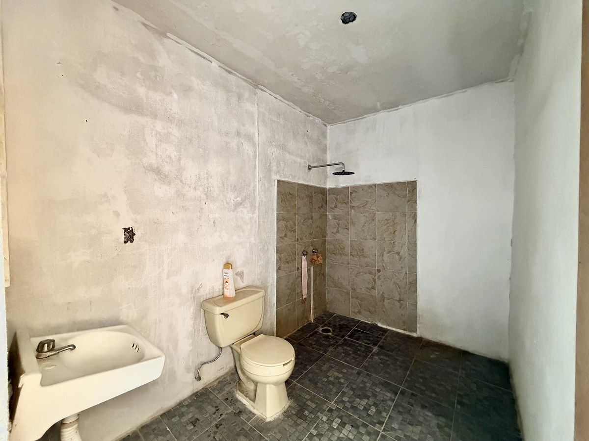 14 de 16: Baño completo (Planta Baja)