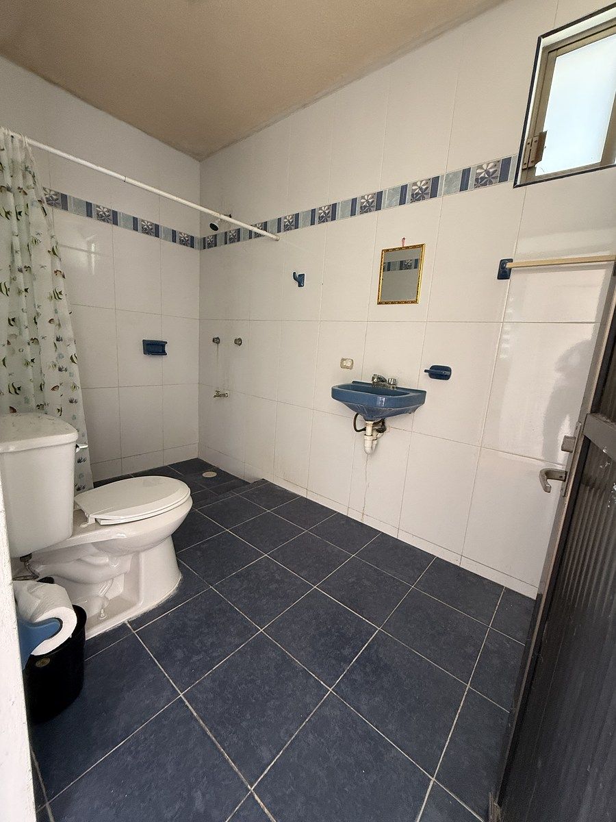 9 of 13: Baño planta baja