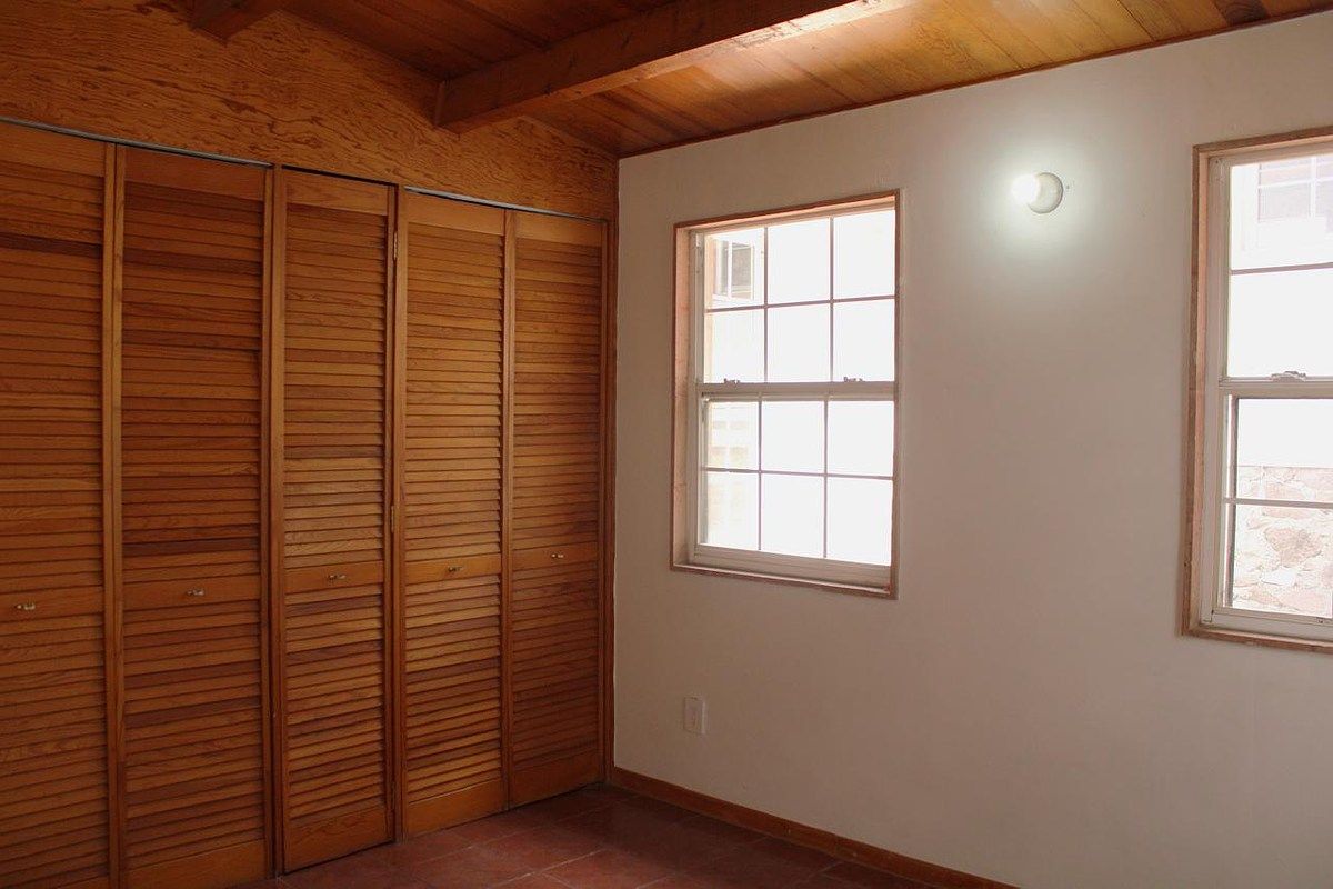 10 de 14: Amplios closets en recámaras