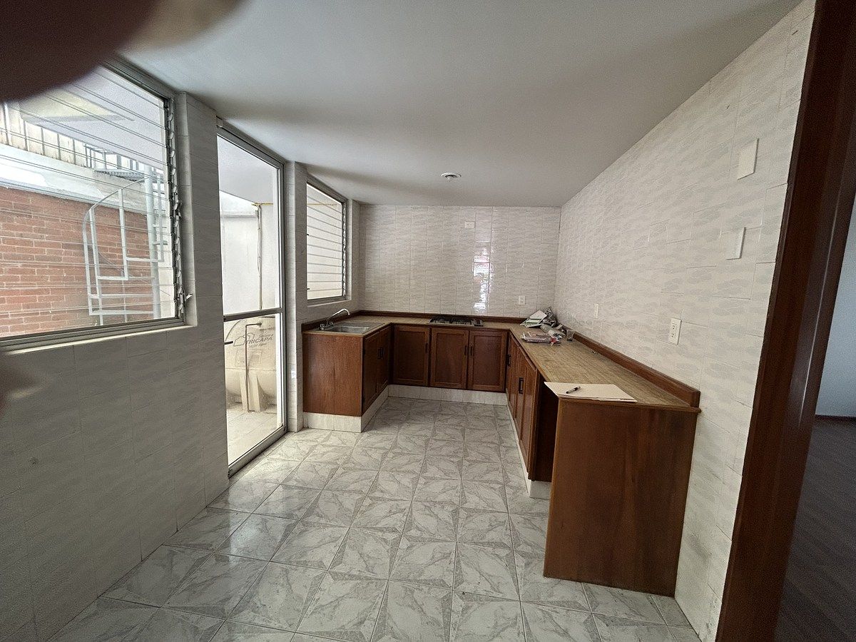 5 de 9: Casa con uso oficina en Toriello Guerra Rayo Vende ®