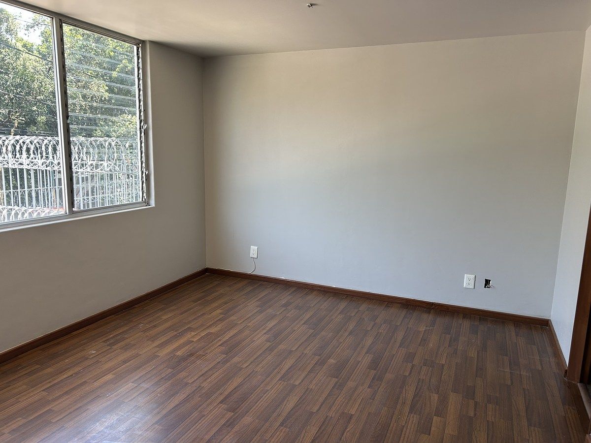 8 de 9: Casa con uso oficina en Toriello Guerra Rayo Vende ®