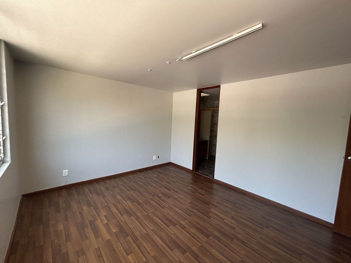 7 de 9: Casa con uso oficina en Toriello Guerra Rayo Vende ®