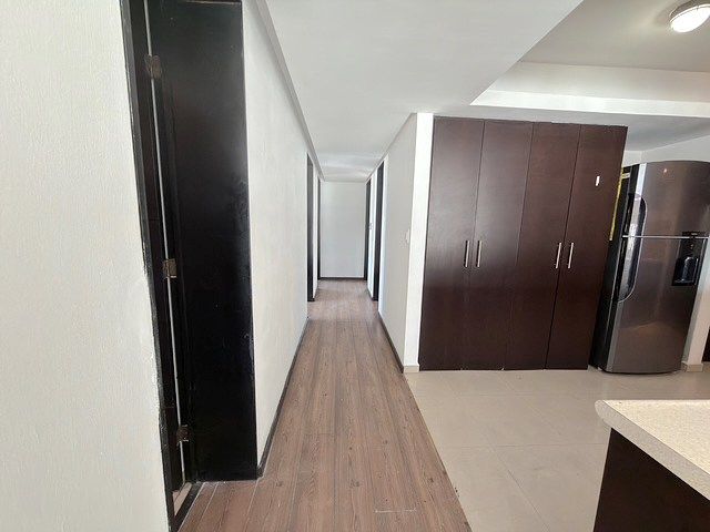 9 de 19: Pasillo distribuidor