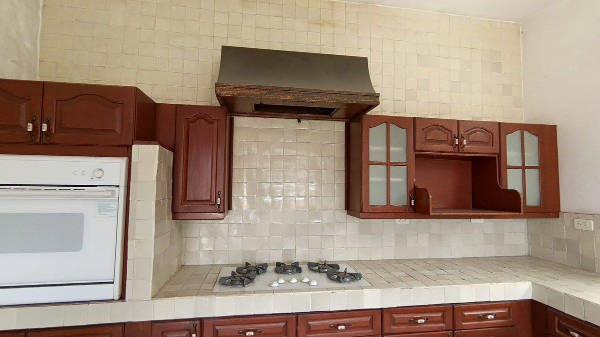 7 of 40: Cocina Integral con parrilla, horno independiente.