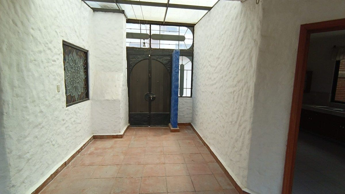 5 of 40: Entrada principal