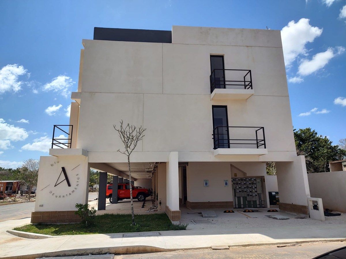 2 of 23: Fachada lateral