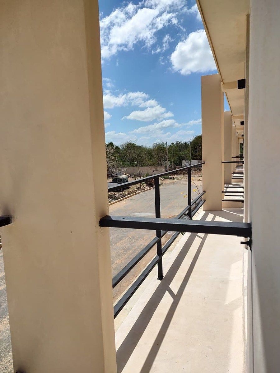 14 of 23: Balcón en habitación