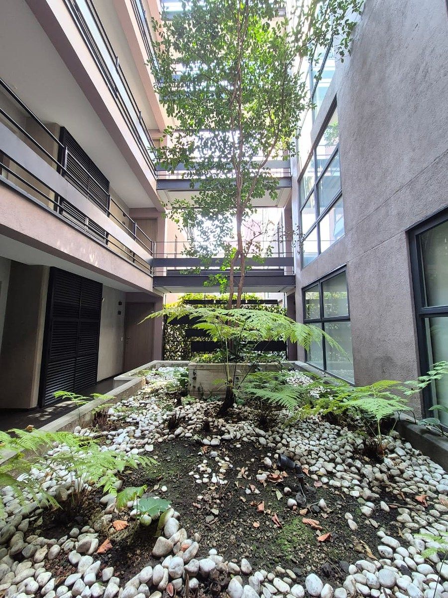 11 of 18: Jardín central