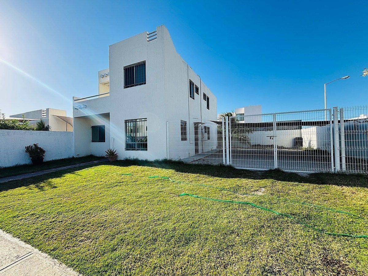 CASA EN ESQUINA CON TERRENO EXCEDENTE FRACC LAS AMÉRICAS, foto 1 de 13