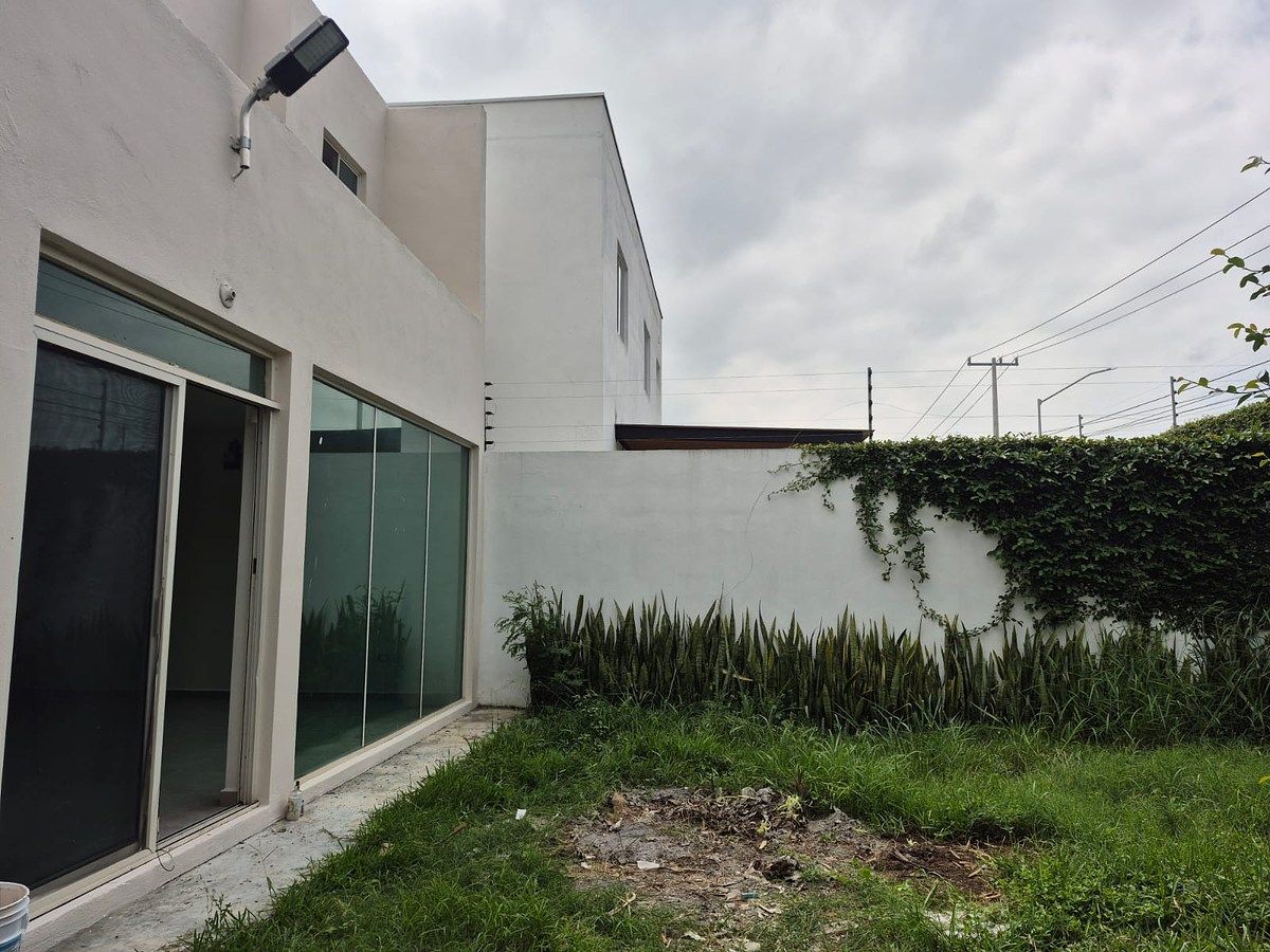 PATIO AMPLIO CON JARDIN Y BODEGA, foto 44 de 45