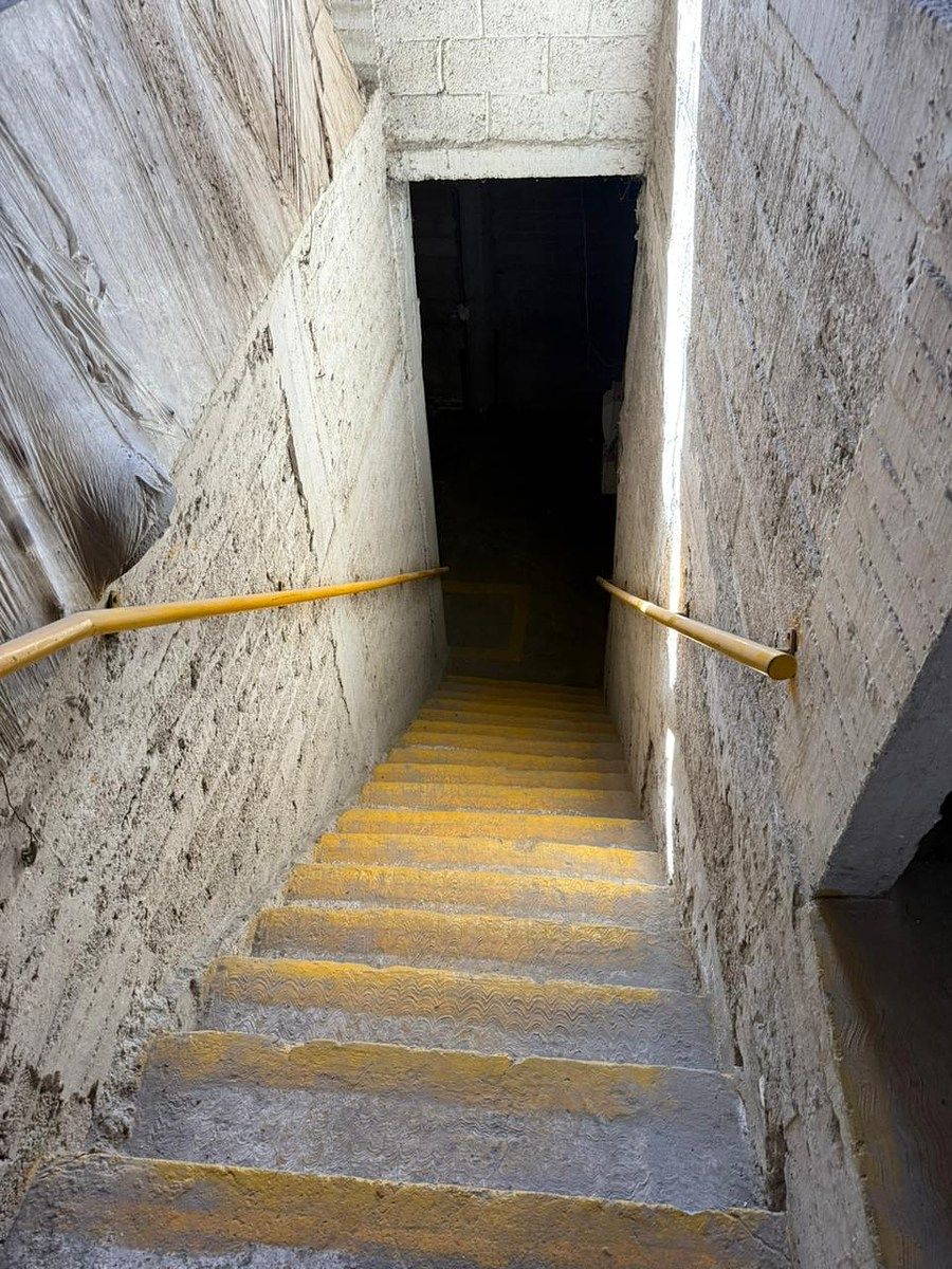 29 of 50: Entrada al sotano