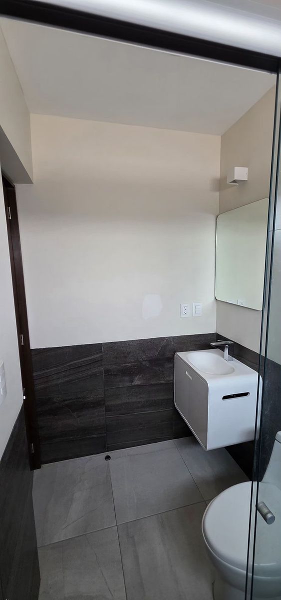 12 de 19: Rec Secundaria Baño Lavabo