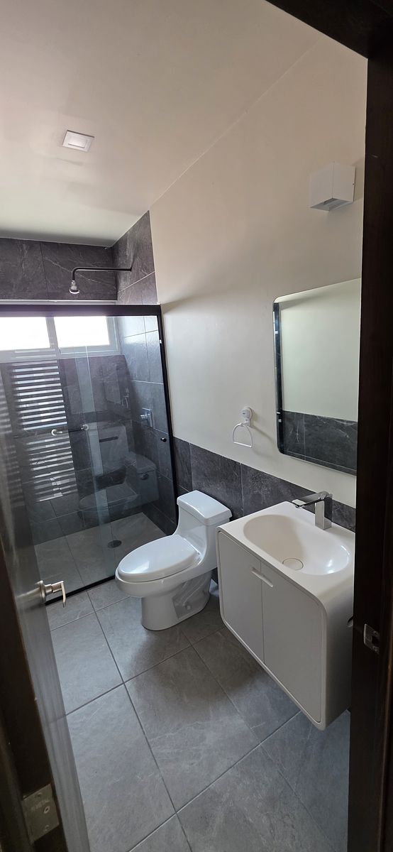 9 de 23: Baño Completo