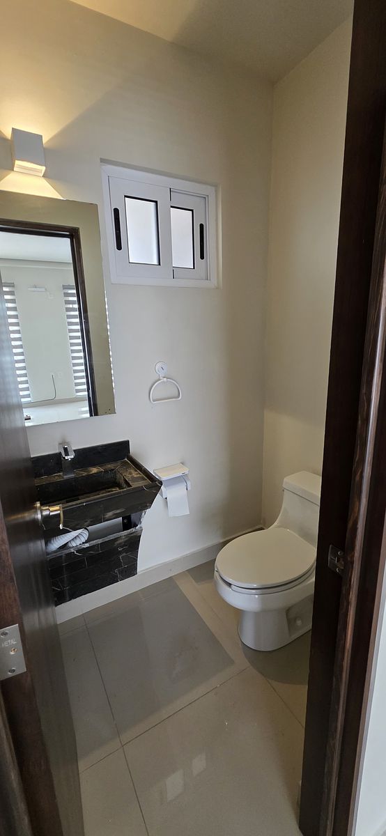 10 de 23: 1/2 Baño Visitas