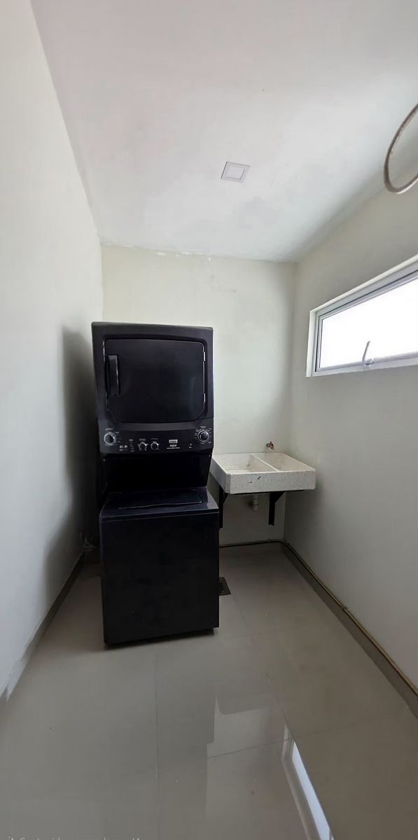 6 of 27: Área Lavado