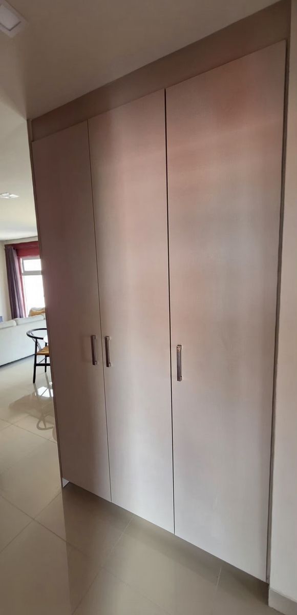 9 of 27: Closet Blancos