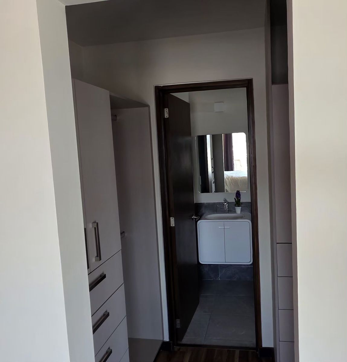 17 of 27: Rec. Principal Acceso Vestidor / Baño