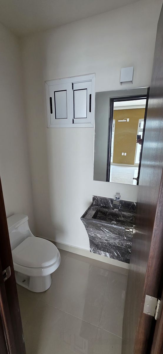 10 de 24: 1/2 Baño Visitas