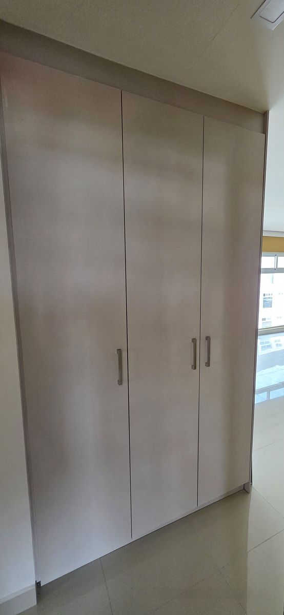 9 de 24: Closet Blancos