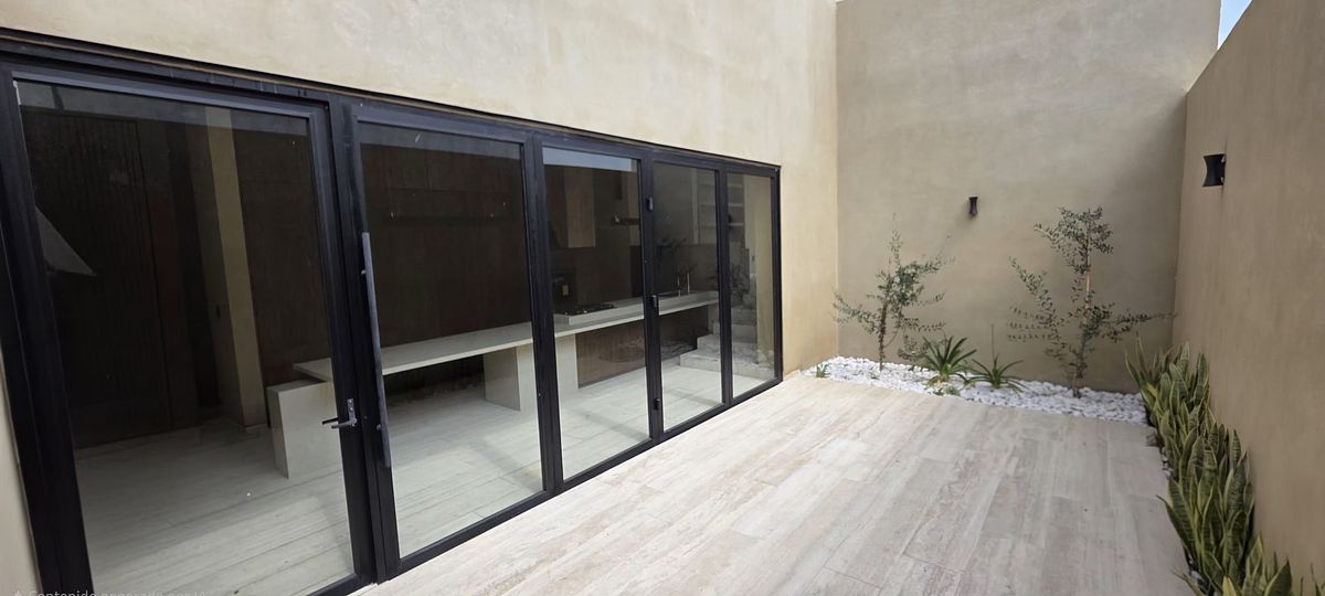 4 de 42: Acceso Patio y Cocina