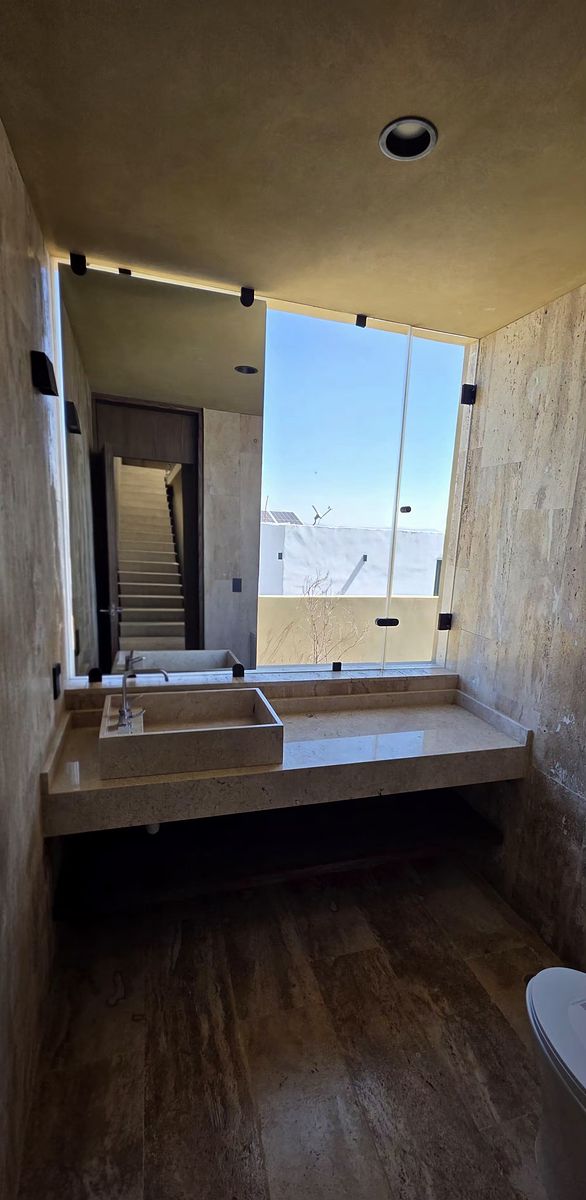 9 de 42: Baño visitas